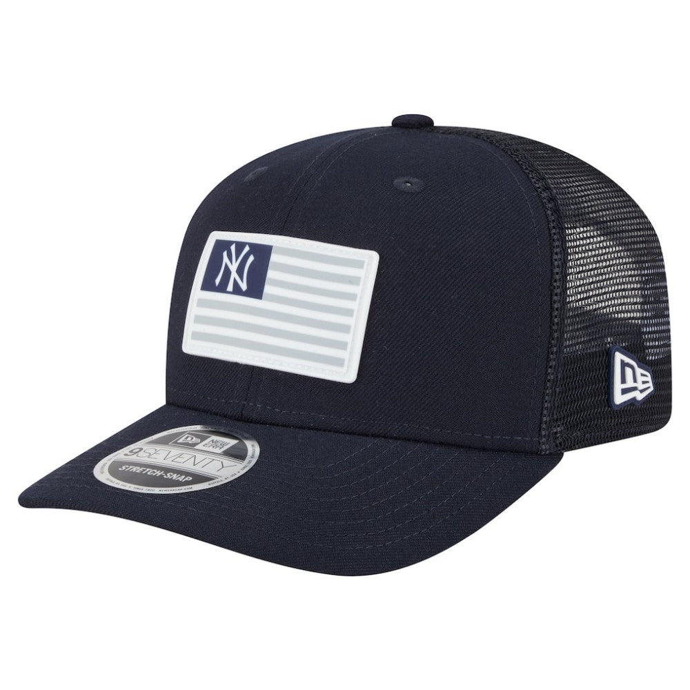 MLB New York Yankees New Era Flag 9SEVENTY Stretch-Snap Hat