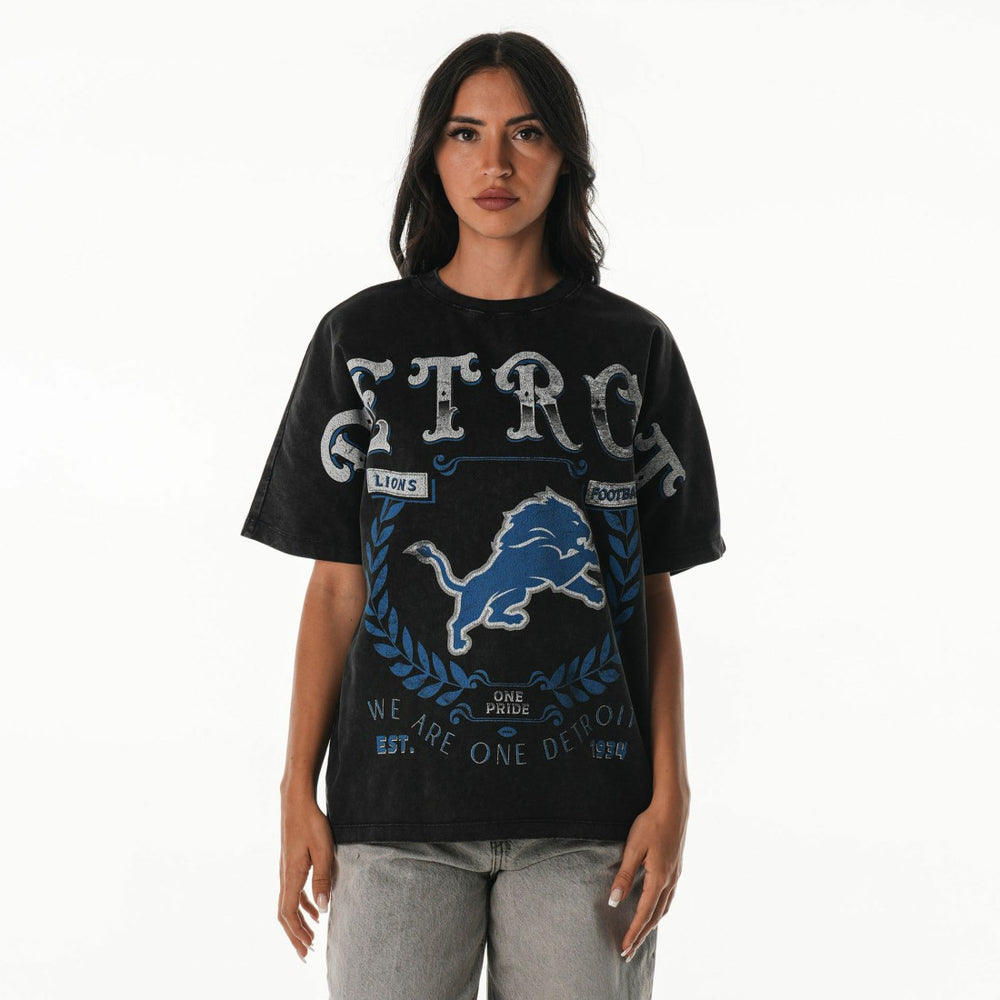 The Wild Collective Women's Oversized Laurel Graphic Dolman T-Shirt - Detroit Lions