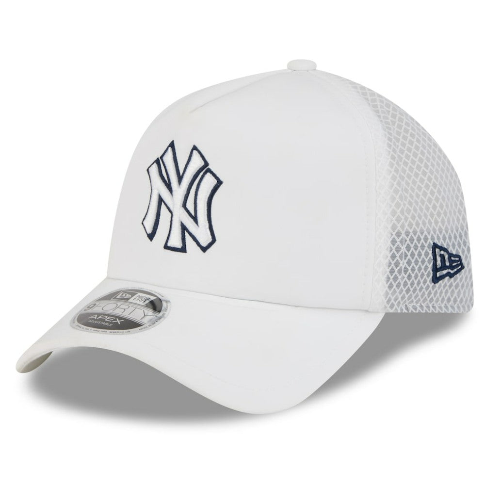 MLB New York Yankees New Era 2026 Batting Practice Apex 9FORTY Adjustable Trucker Hat