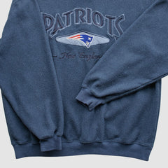 Lee Apparel 90s Pullover Sweatshirt - New England Patriots