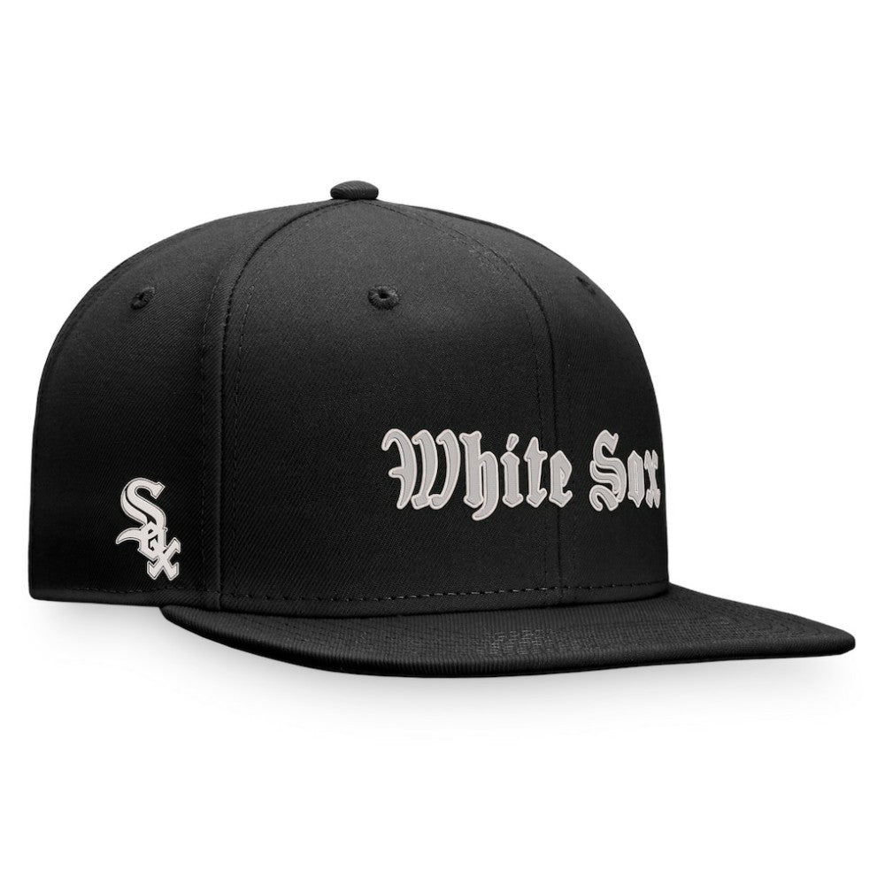 MLB Chicago White Sox Fanatics Gothic Script Fitted Hat