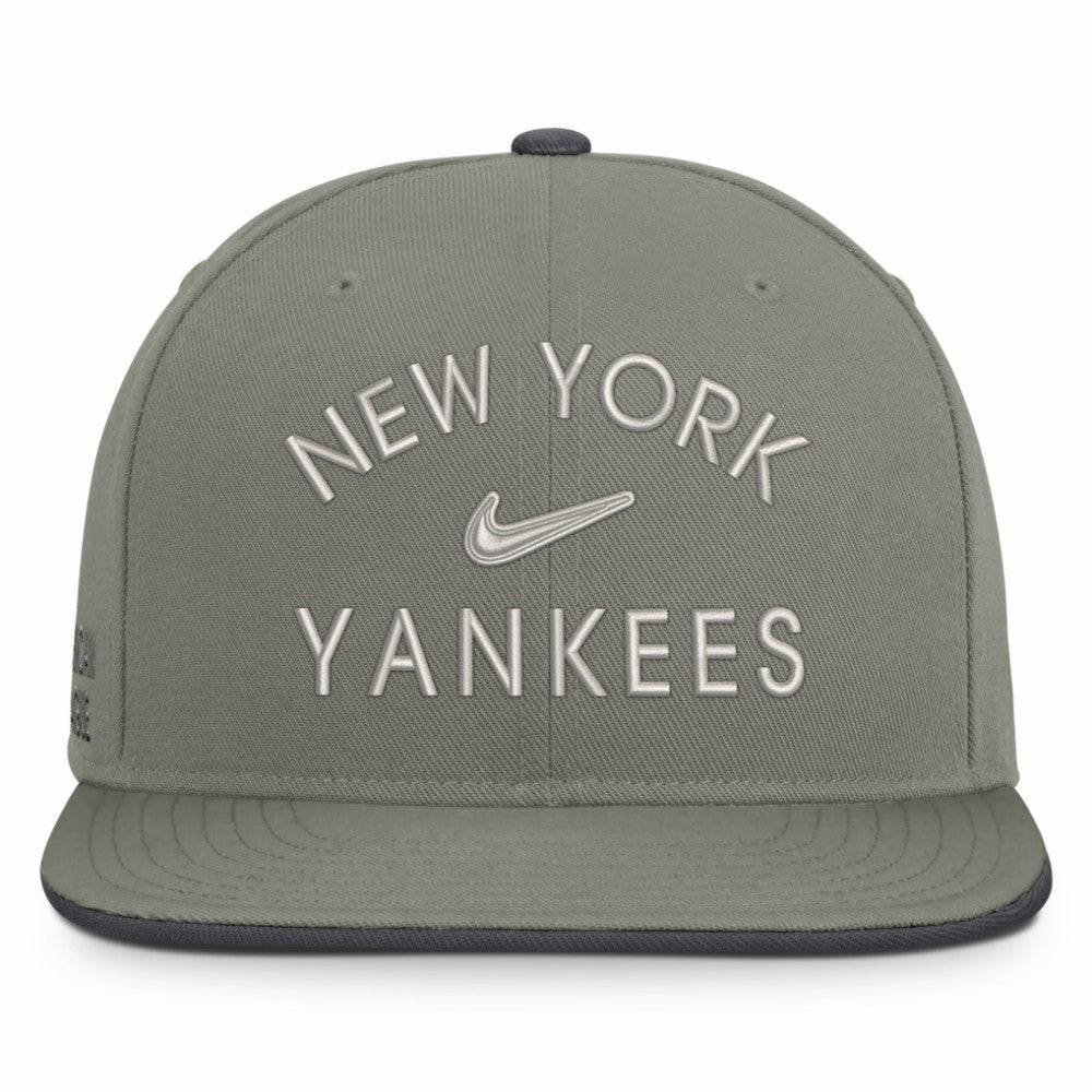 MLB New York Yankees Nike Pro Dri-FIT Snapback Hat