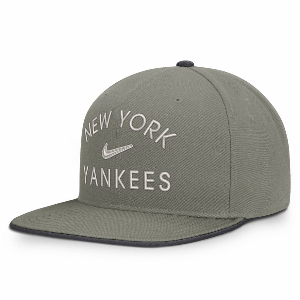 MLB New York Yankees Nike Pro Dri-FIT Snapback Hat