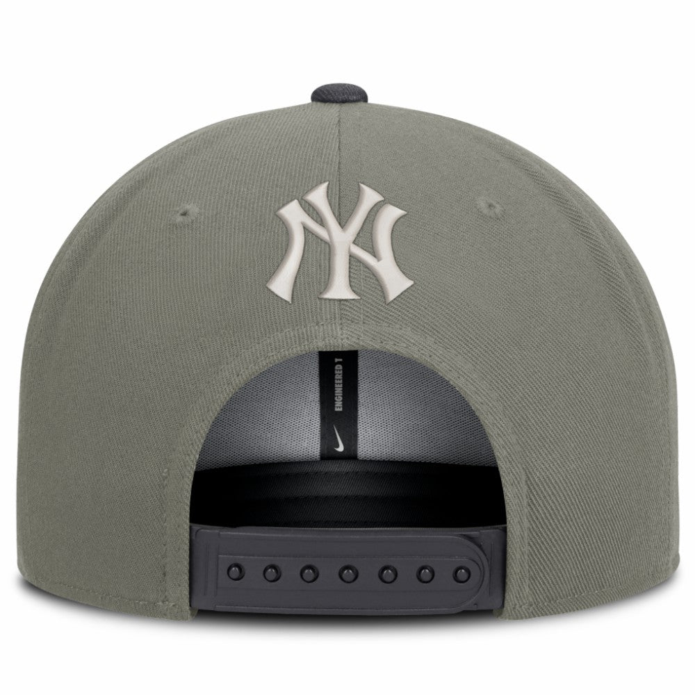 MLB New York Yankees Nike Pro Dri-FIT Snapback Hat