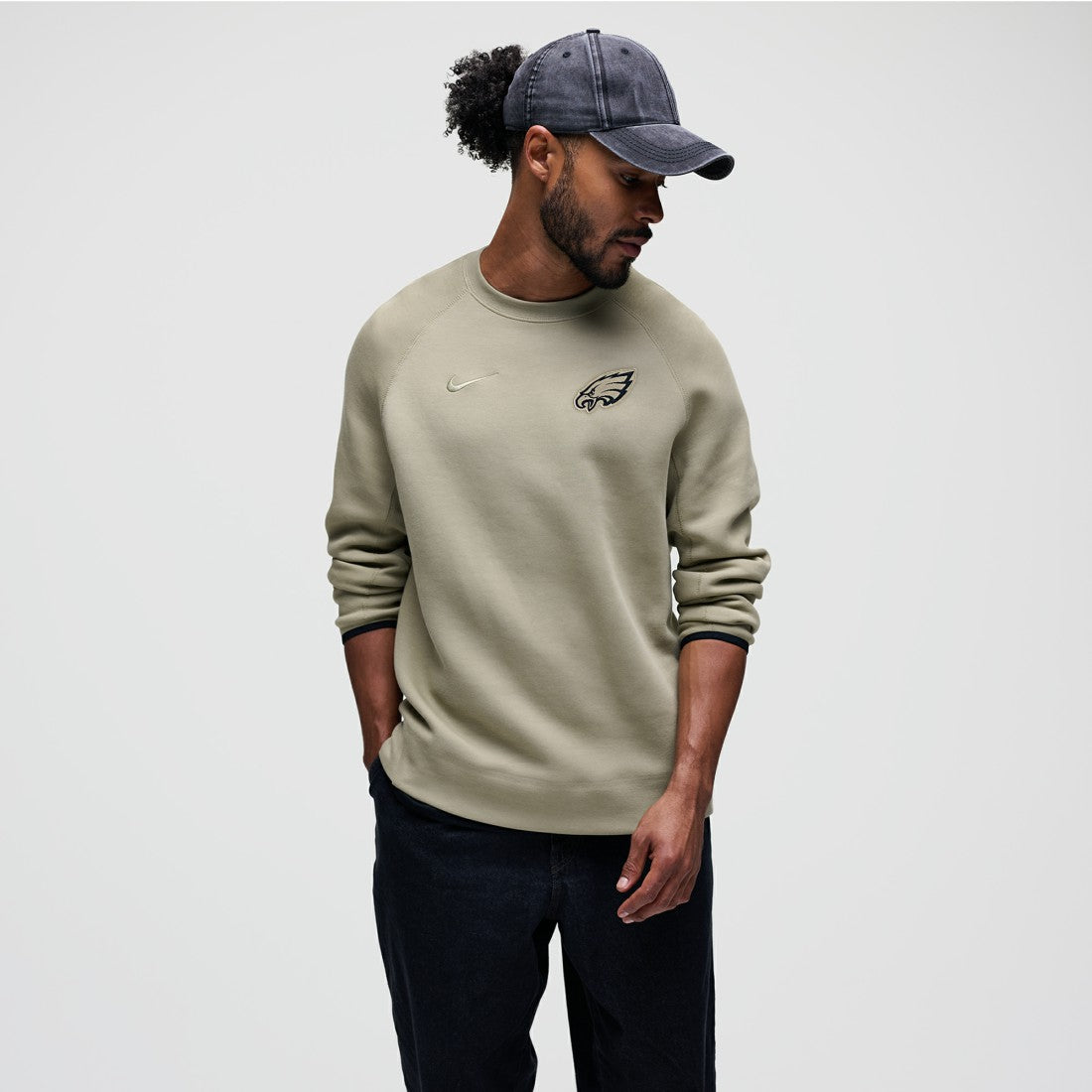 Tech Fleece Raglan Sweatshirt - Philadelphia Eagles