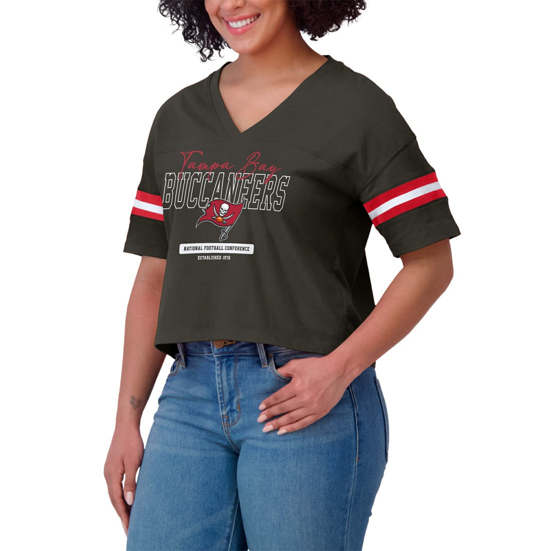WEAR by Erin Andrews Women's Color Block Boxy Modest Crop V-Neck T-Shirt - Tampa Bay Buccaneers