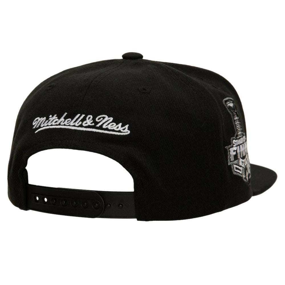 NHL Black Los Angeles Kings Mitchell & Ness Core Top Spot Snapback Hat