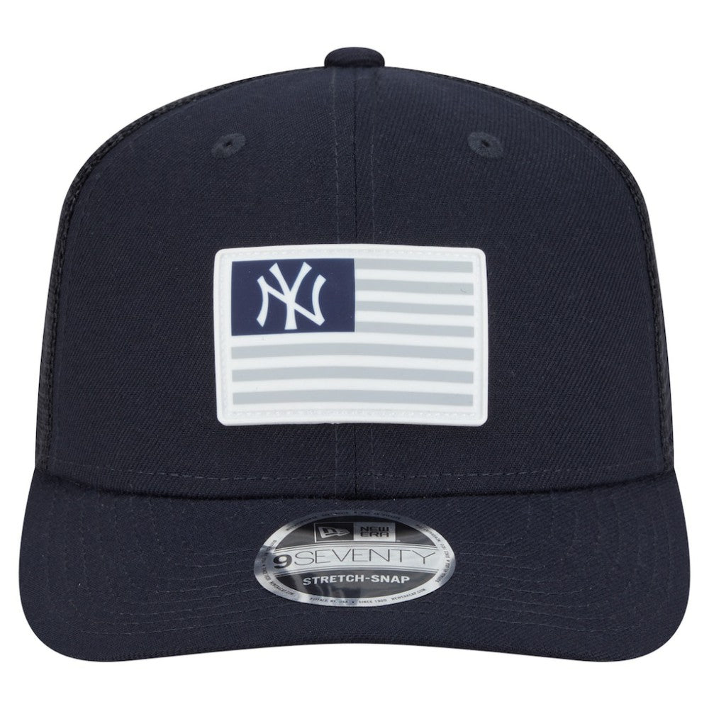 MLB New York Yankees New Era Flag 9SEVENTY Stretch-Snap Hat