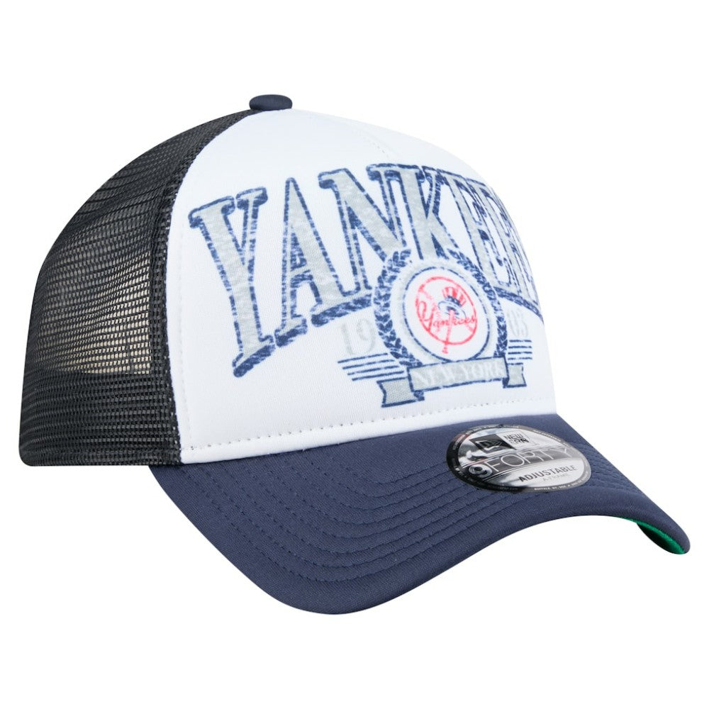 MLB New York Yankees New Era Distressed 9FORTY A-Frame Adjustable Trucker Hat