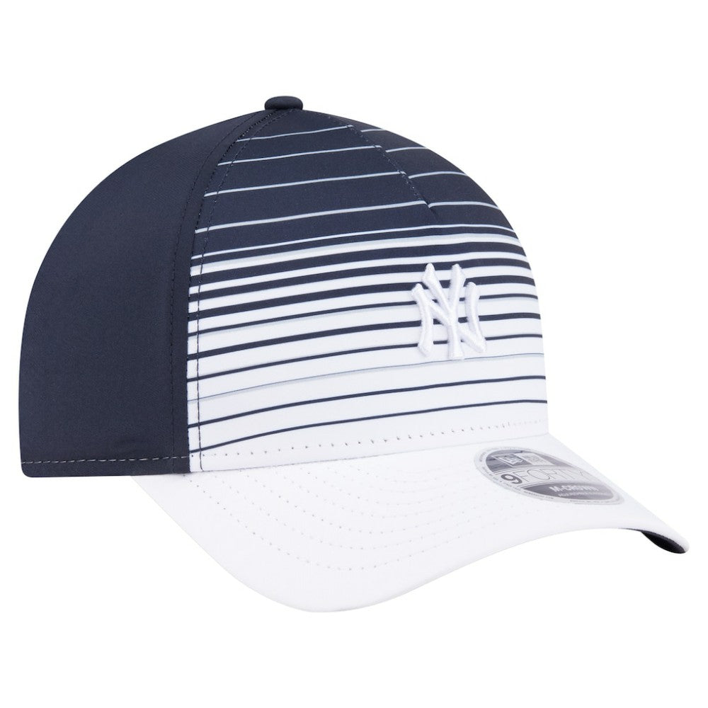 MLB New York Yankees New Era Gradient 9FORTY M-Crown Adjustable Hat