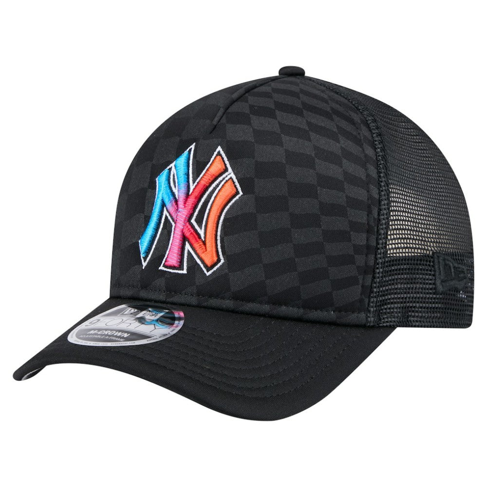 MLB New York Yankees New Era Gradient 9FORTY A-Frame M-Crown Trucker Adjustable Hat