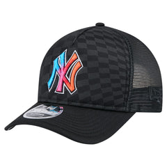 MLB New York Yankees New Era Gradient 9FORTY A-Frame M-Crown Trucker Adjustable Hat