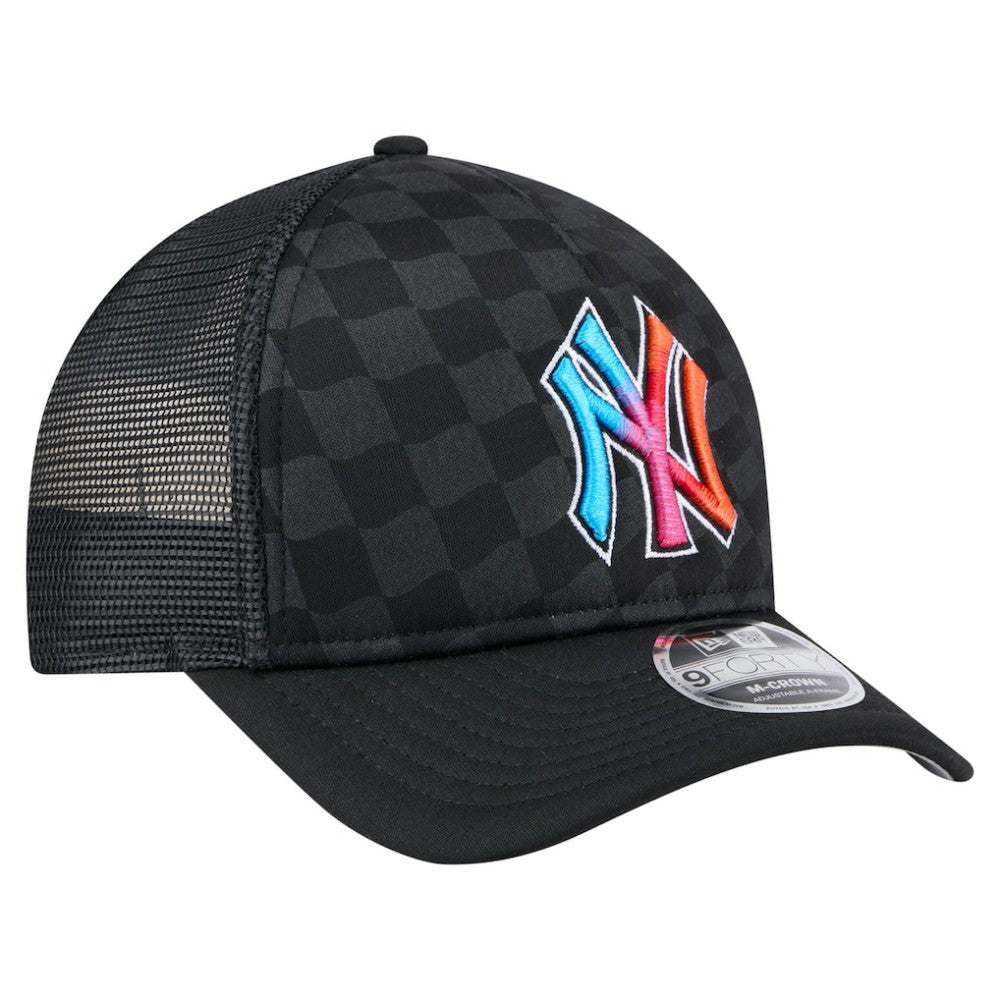MLB New York Yankees New Era Gradient 9FORTY A-Frame M-Crown Trucker Adjustable Hat