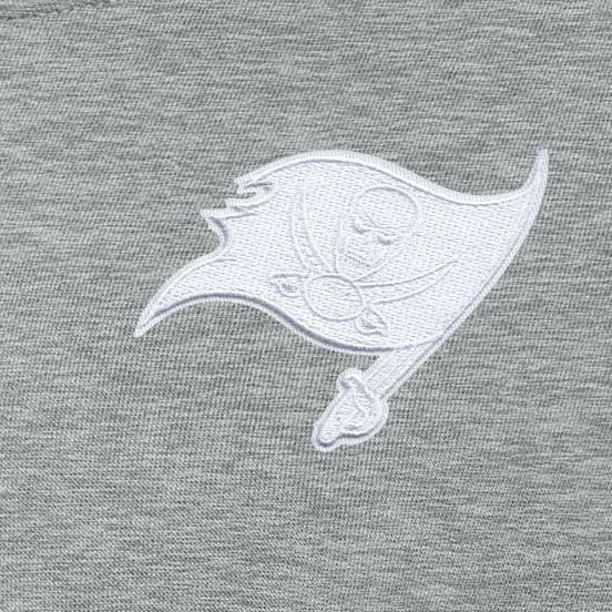 Antigua Women's Victory Crew Pullover Sweatshirt - Tampa Bay Buccaneers