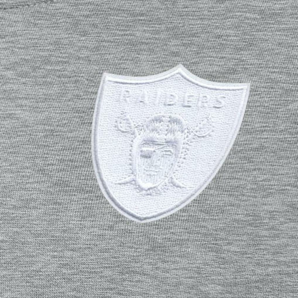 Antigua Women's Victory Crew Pullover Sweatshirt - Las Vegas Raiders