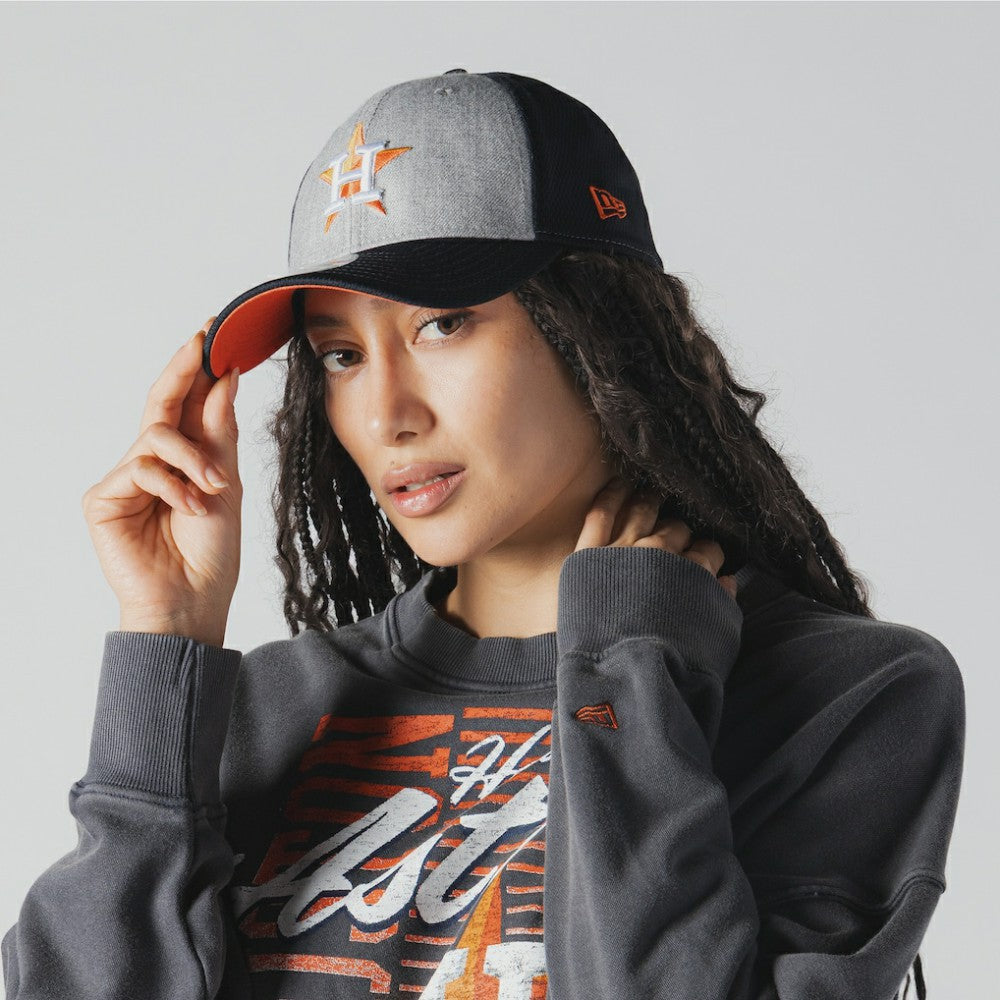 MLB Houston Astros New Era Women's Boxy Mineral Wash Dolmen Sleeve Cropped Sweatshirt