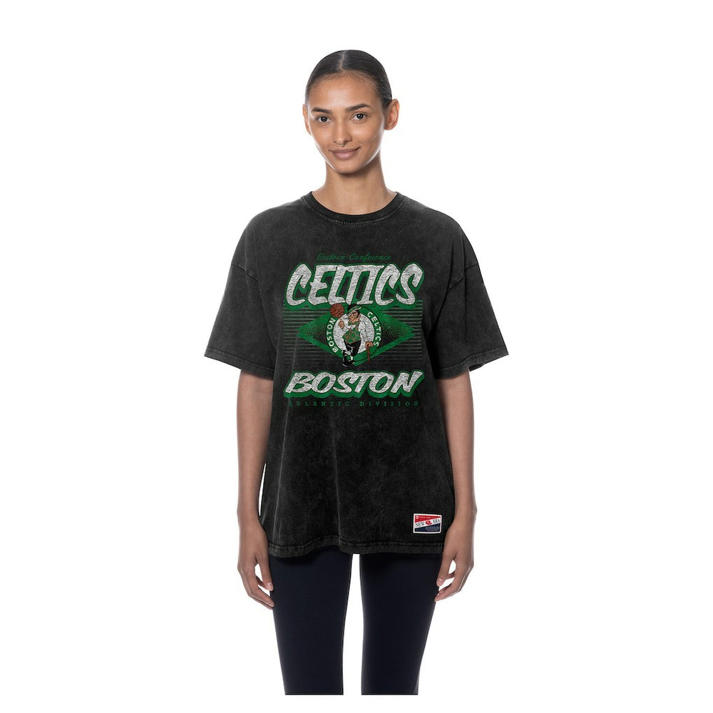 NBA Boston Celtics Women's Throwback Mineral Wash Oversized T-Shirt
