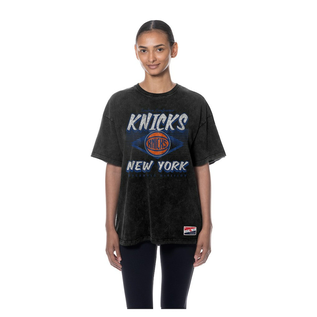NBA New York Knicks Women's Throwback Mineral Wash Oversized T-Shirt