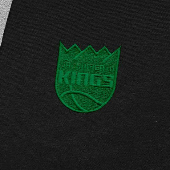 NBA Sacramento Kings Antigua St. Patrick's Day Victory Raglan Pullover Hoodie