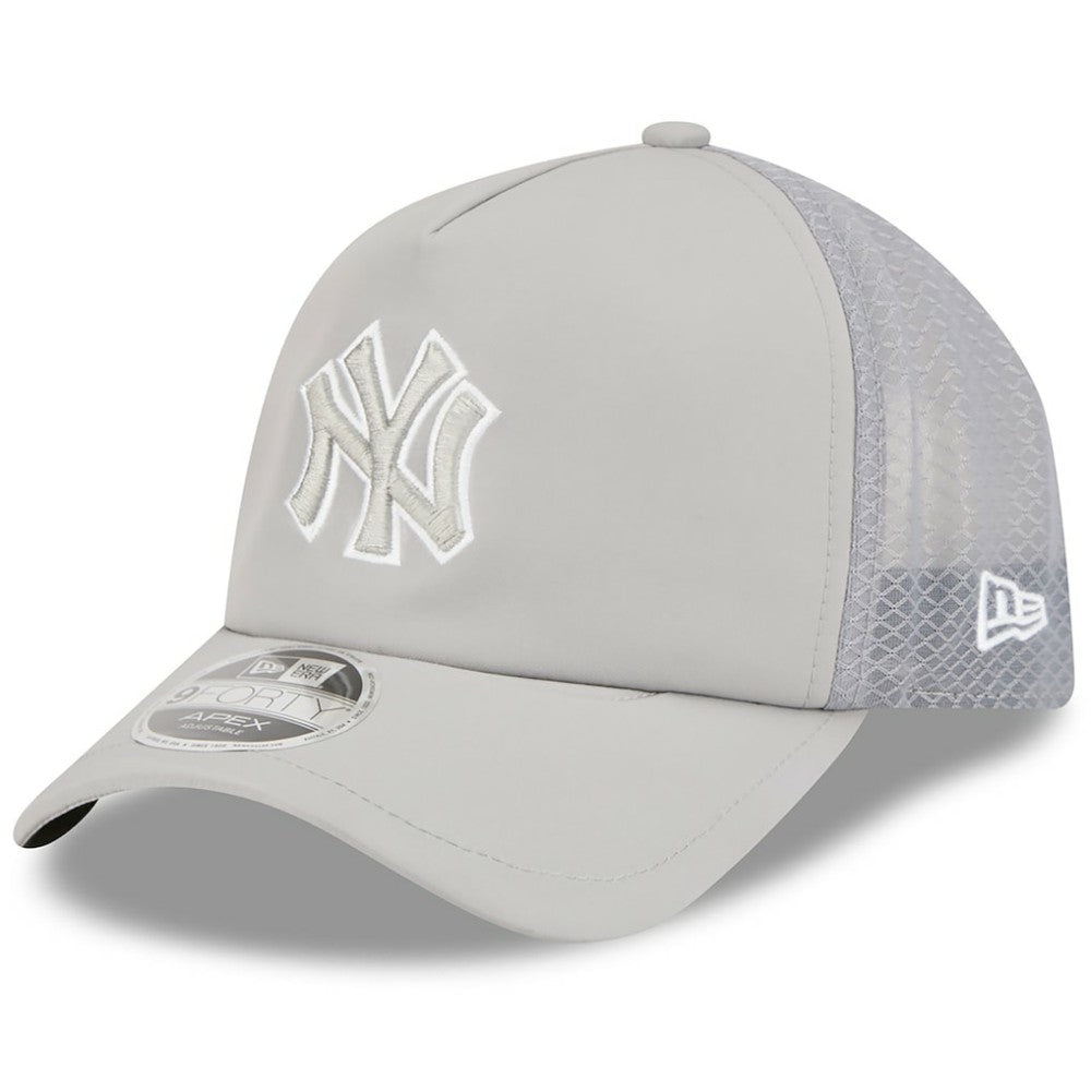 MLB New York Yankees New Era 2026 Batting Practice Apex 9FORTY Adjustable Trucker Hat