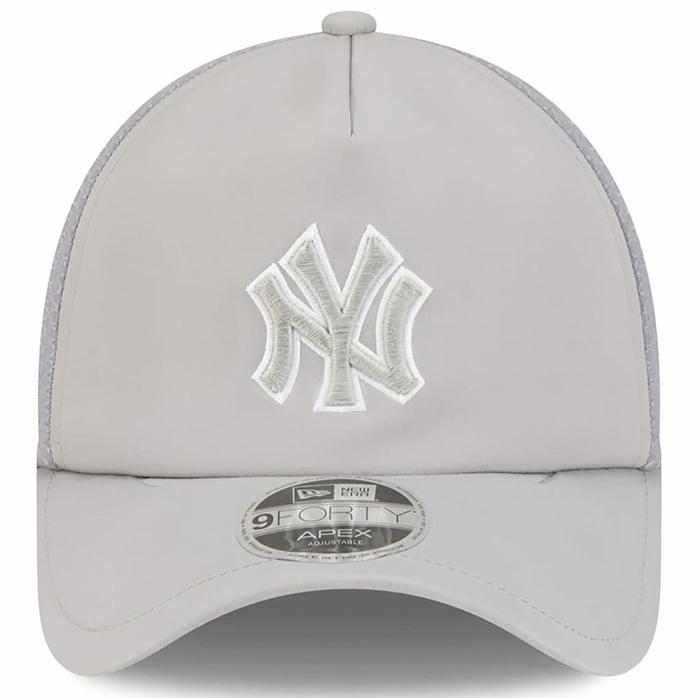 MLB New York Yankees New Era 2026 Batting Practice Apex 9FORTY Adjustable Trucker Hat