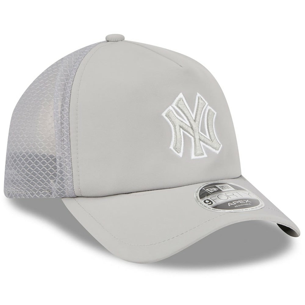 MLB New York Yankees New Era 2026 Batting Practice Apex 9FORTY Adjustable Trucker Hat