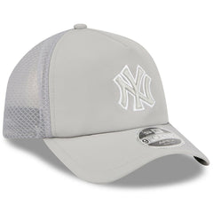 MLB New York Yankees New Era 2026 Batting Practice Apex 9FORTY Adjustable Trucker Hat