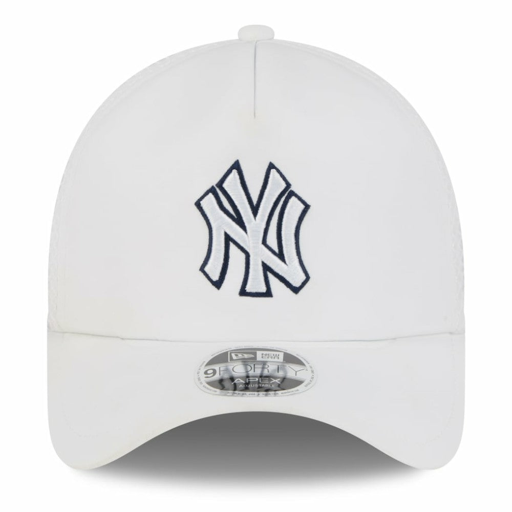 MLB New York Yankees New Era 2026 Batting Practice Apex 9FORTY Adjustable Trucker Hat