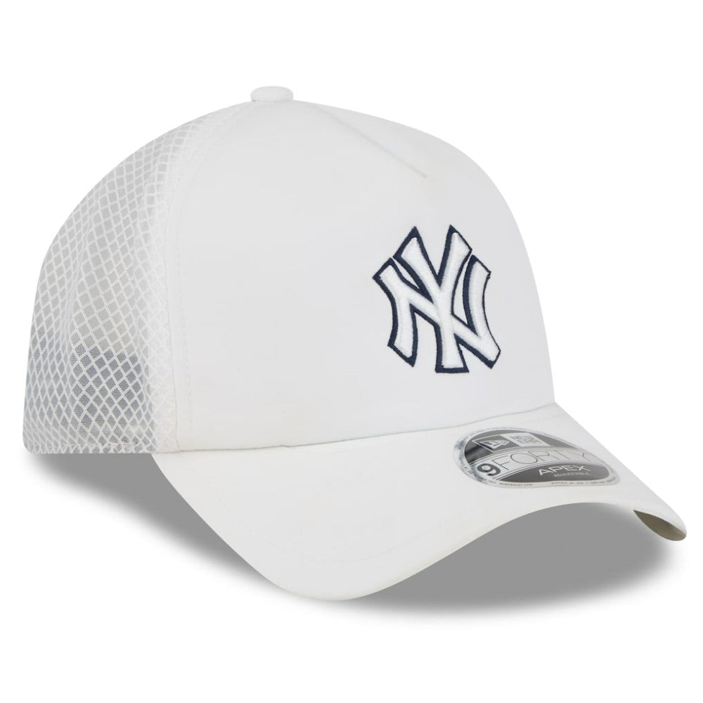 MLB New York Yankees New Era 2026 Batting Practice Apex 9FORTY Adjustable Trucker Hat