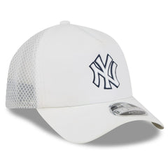 MLB New York Yankees New Era 2026 Batting Practice Apex 9FORTY Adjustable Trucker Hat