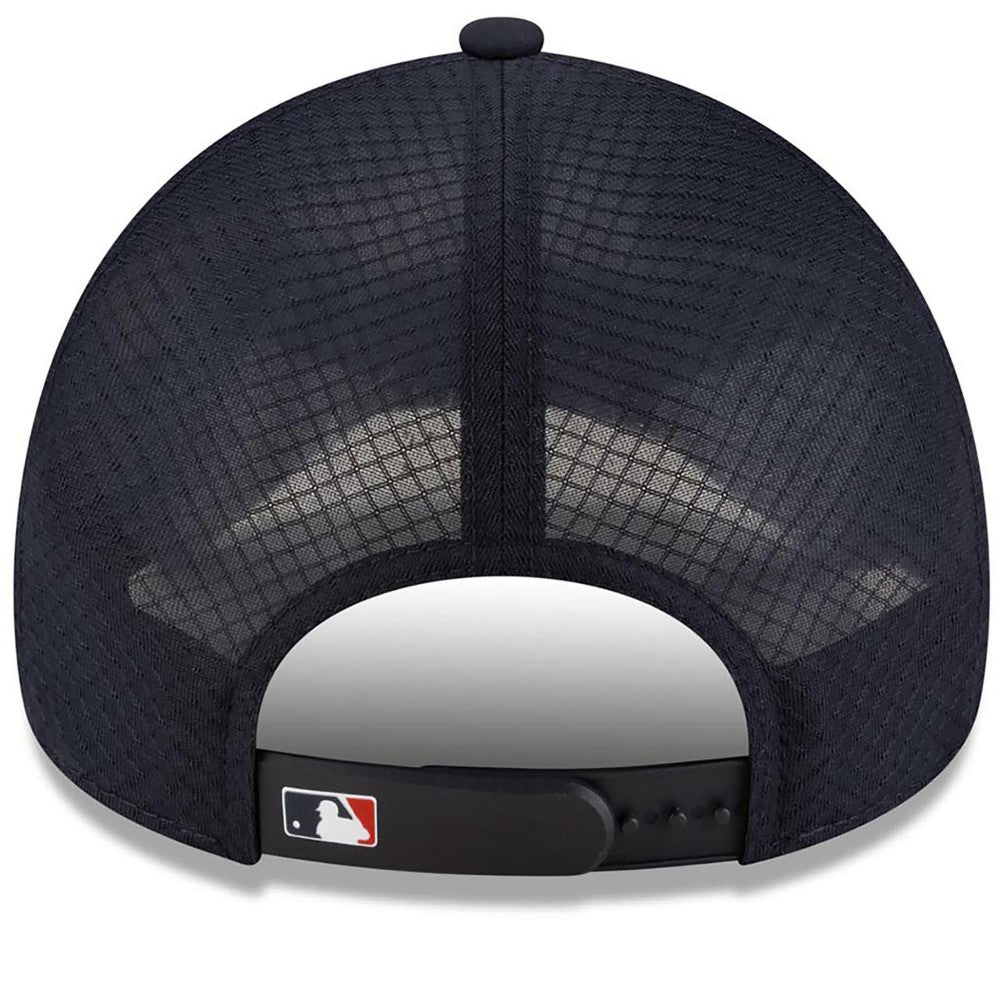 MLB Cleveland Guardians New Era 2026 Batting Practice Apex 9FORTY Adjustable Trucker Hat