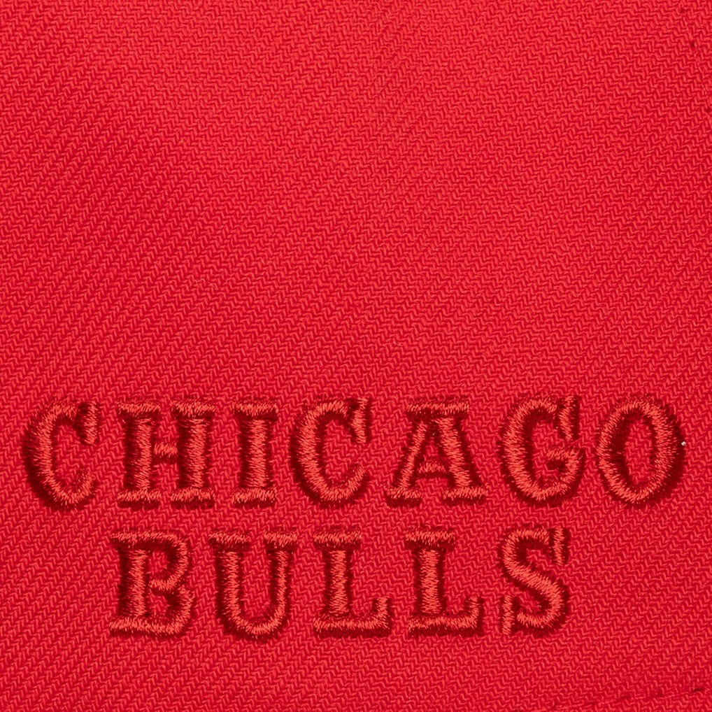 NBA Chicago Bulls Legendary Home Pro Pinch Snapback Hat