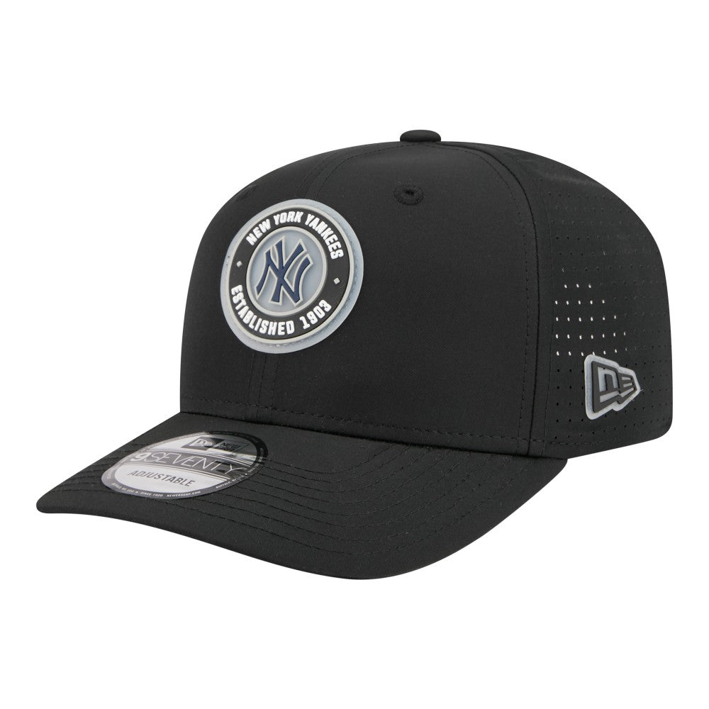 MLB New York Yankees New Era Circle 9SEVENTY Adjustable Hat