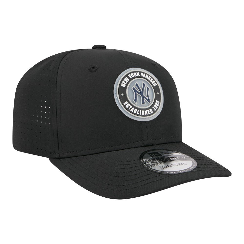 MLB New York Yankees New Era Circle 9SEVENTY Adjustable Hat