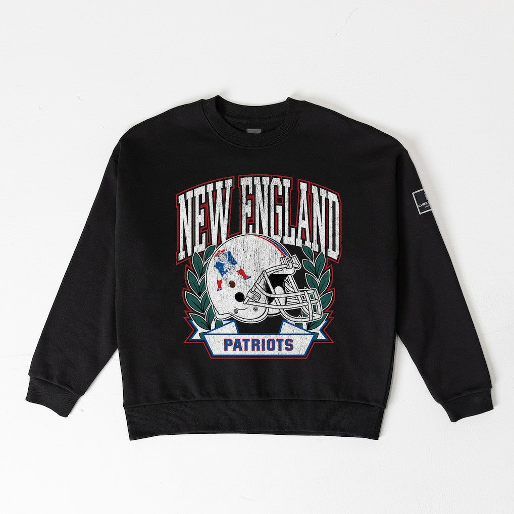 Gameday Couture Women's Oversized Victory Lane Black Label Premium Fleece Sweatshirt - New England Patriots