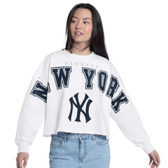 MLB New York Yankees G-III 4Her by Carl Banks Women's Bleachers Cropped Pullover Sweatshirt