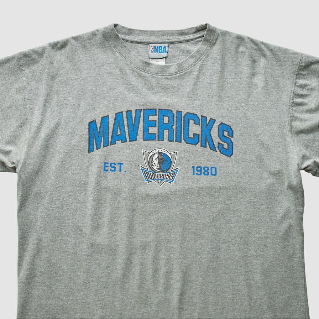 NBA Dallas Mavericks NBA 2000s T-shirt sale
