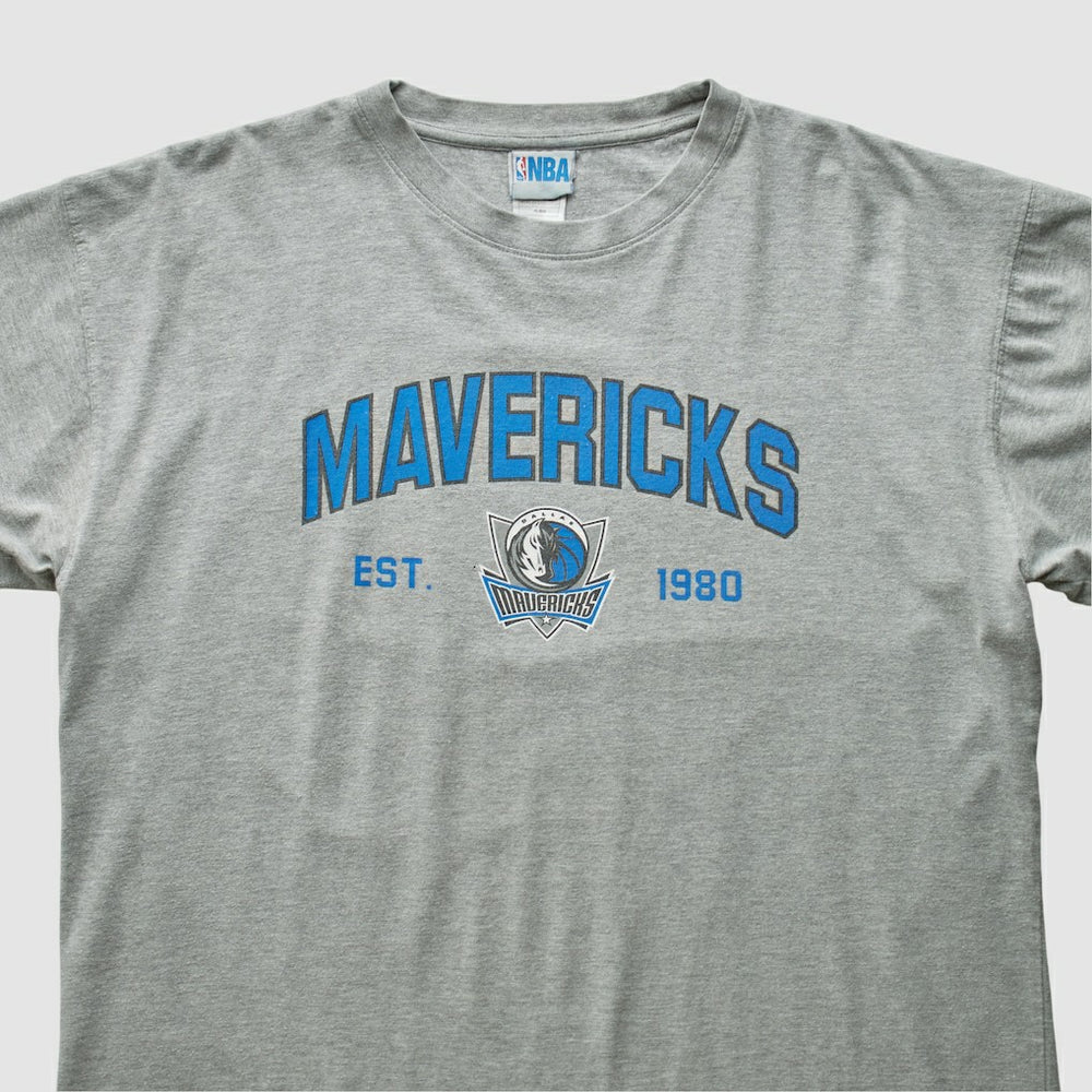 NBA Dallas Mavericks NBA 2000s T-shirt sale