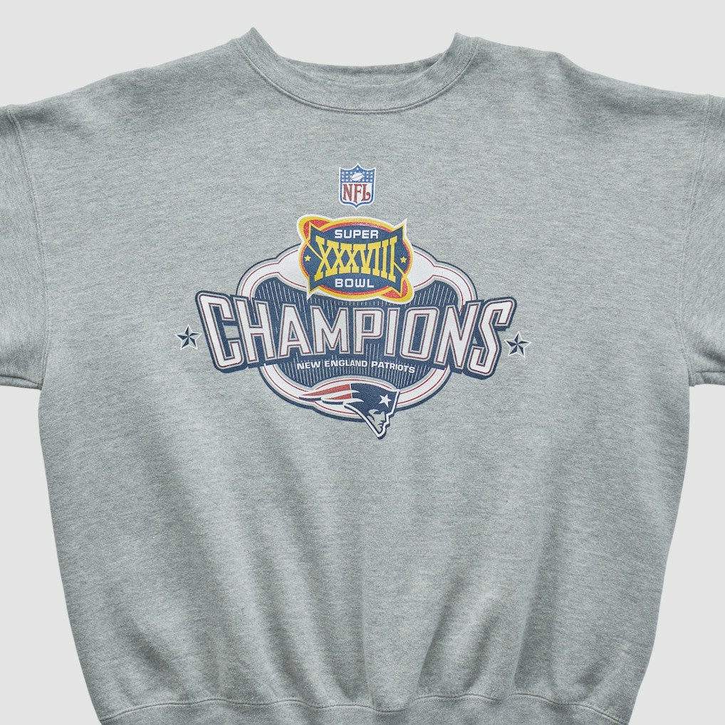 Super Bowl XXXVIII Lee Apparel 2004 Pullover Sweatshirt - New England Patriots