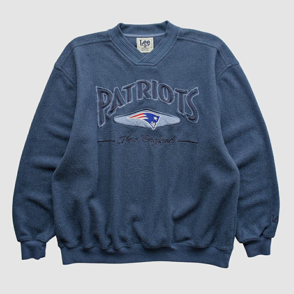 Lee Apparel 90s Pullover Sweatshirt - New England Patriots