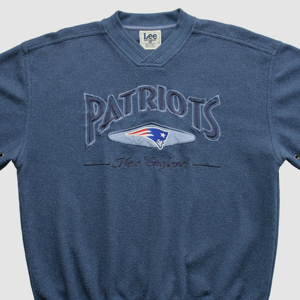 Lee Apparel 90s Pullover Sweatshirt - New England Patriots
