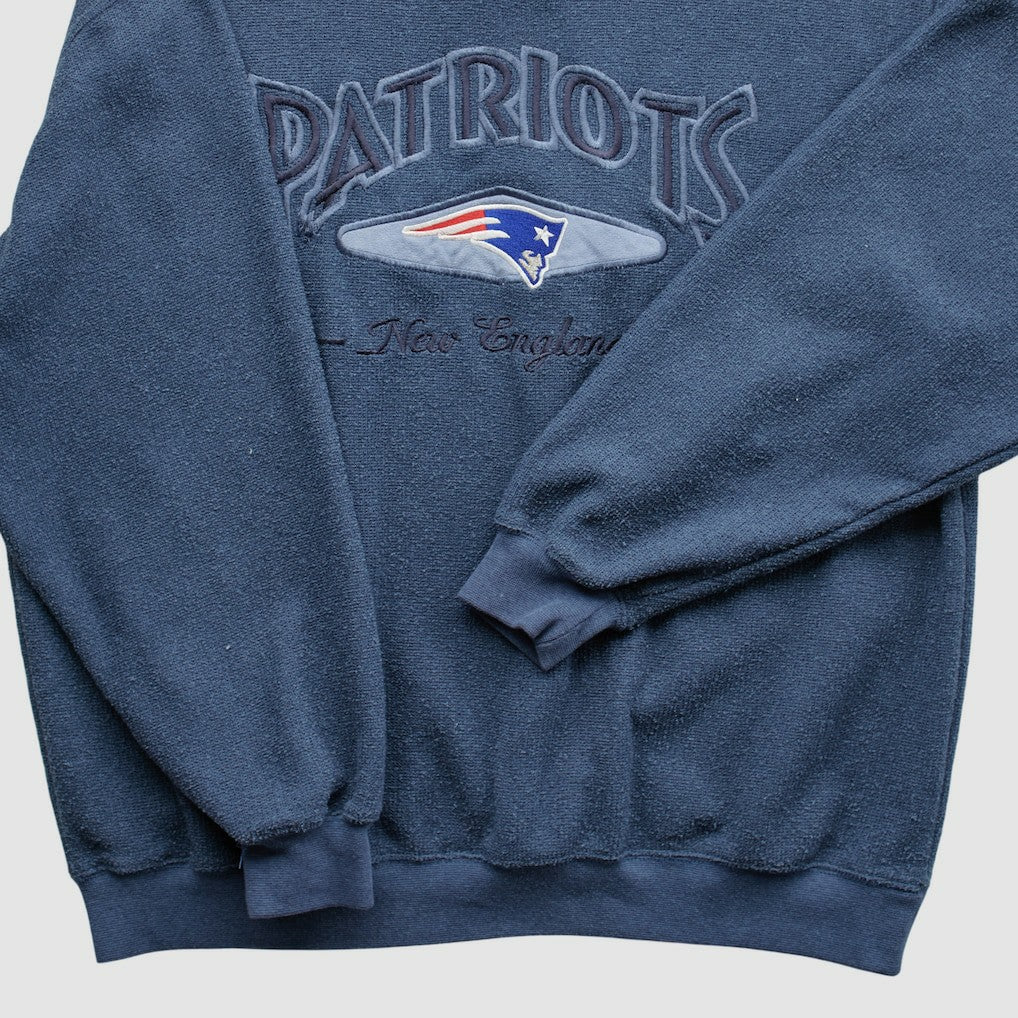 Lee Apparel 90s Pullover Sweatshirt - New England Patriots