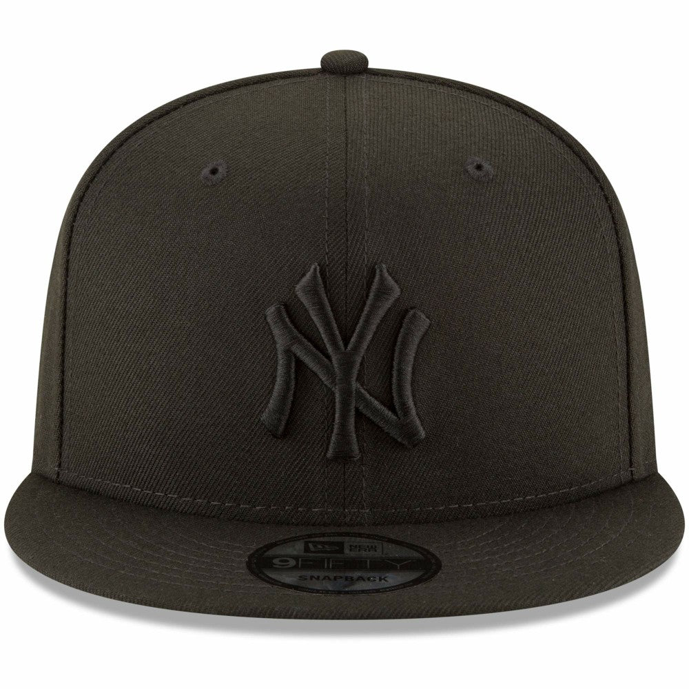 MLB New York Yankees New Era Black on Black 9FIFTY Team Snapback Adjustable Hat
