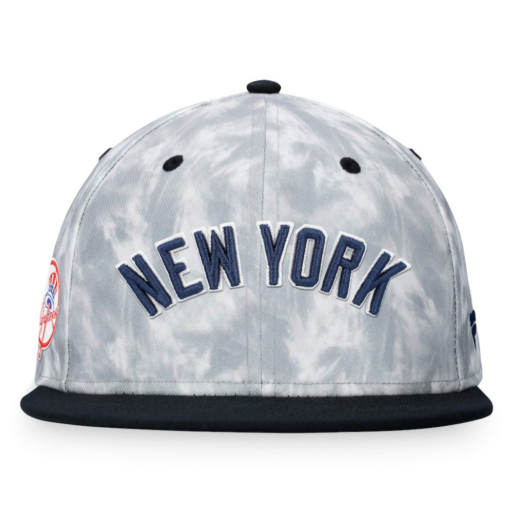 MLB New York Yankees Fanatics Smoke Dye Fitted Hat