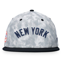MLB New York Yankees Fanatics Smoke Dye Fitted Hat