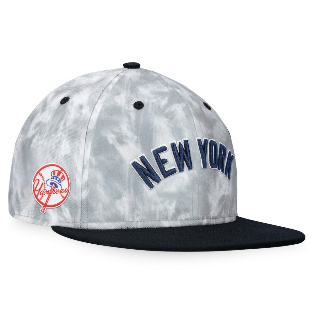 MLB New York Yankees Fanatics Smoke Dye Fitted Hat