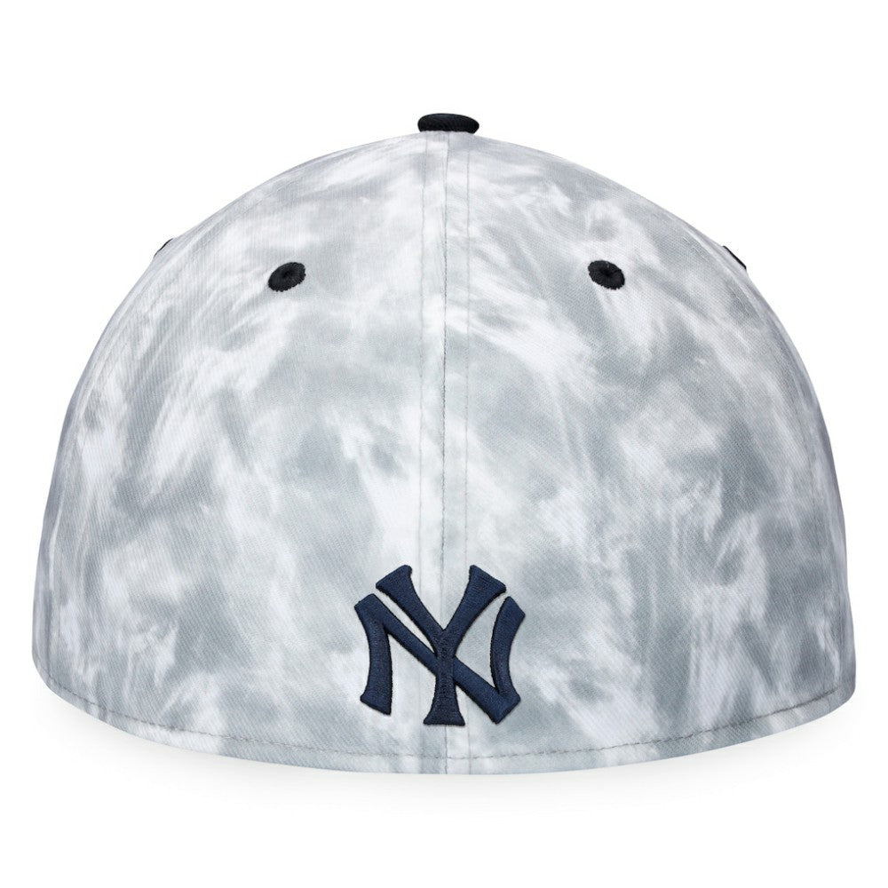 MLB New York Yankees Fanatics Smoke Dye Fitted Hat