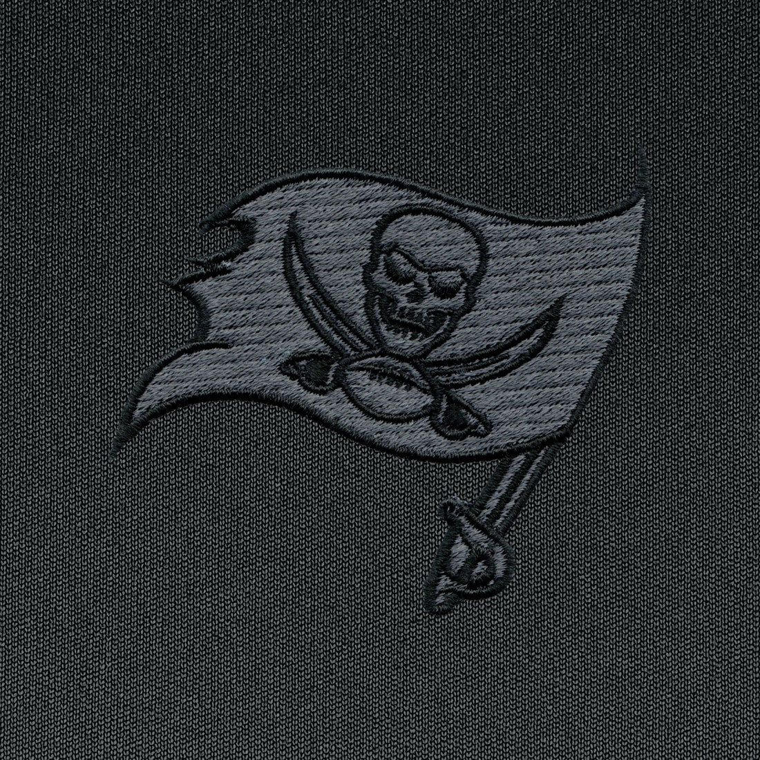Antigua Tonal Logo Victory Pullover Hoodie - Tampa Bay Buccaneers